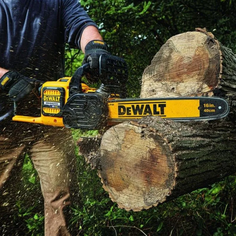 Motosierra inalámbrica DeWalt DCCS670B FlexVolt 60V con espada de 16", baretool · foto 4
