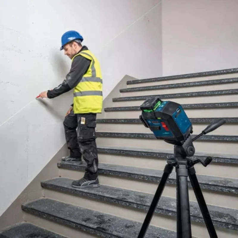 Nivel Laser Bosch GLL 80-33 G de 3 Lineas Verdes con Alcance de 30 m e IP 65 · foto 4