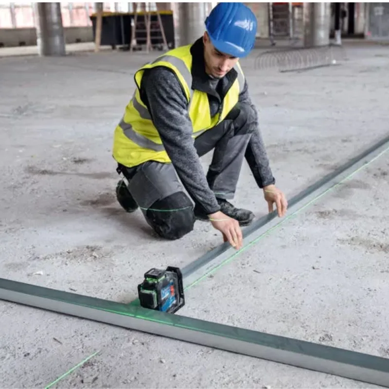 Nivel Laser Bosch GLL 80-33 G de 3 Lineas Verdes con Alcance de 30 m e IP 65 · foto 5