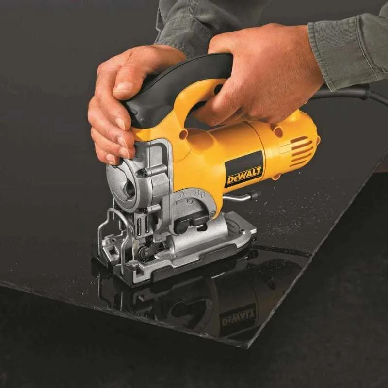 Sierra caladora DeWalt DW331K-B2 de 701 W con accion pendular de 4 posiciones · foto 5