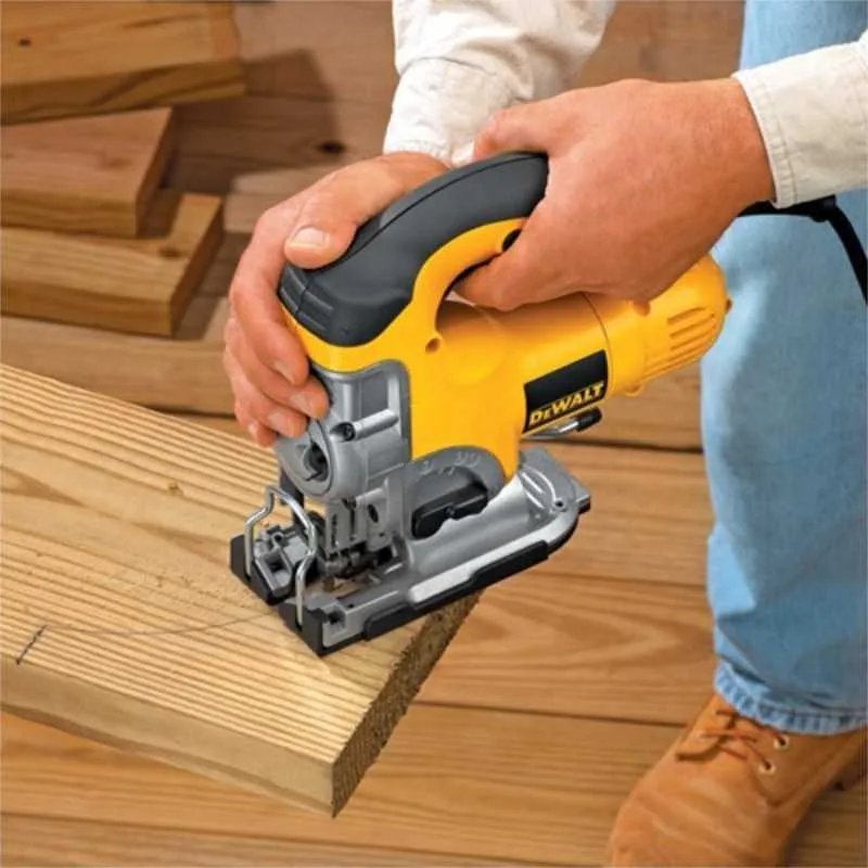 Sierra caladora DeWalt DW331K-B2 de 701 W con accion pendular de 4 posiciones · foto 8