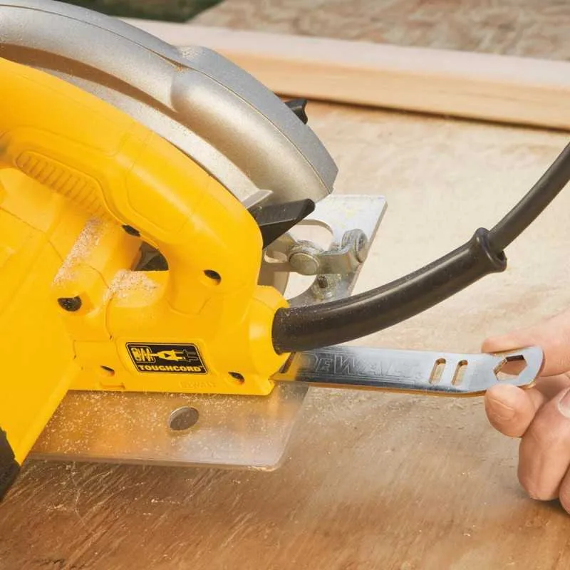 Sierra Circular DeWalt DWE575-B2C de 7 1/4" 1800 W con Corte de 65 mm a 90° · foto 4