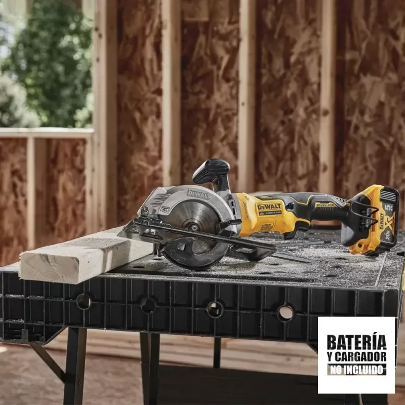 Sierra Circular Inalámbrica DeWalt DCS571B de 4 1/2 Pulgadas 20V XR (Baretool) · foto 5