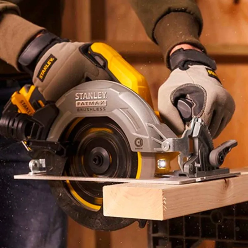 Sierra Circular Inalámbrica Stanley FatMax SBC550D2K-B2 20V 7 1/4" · foto 5