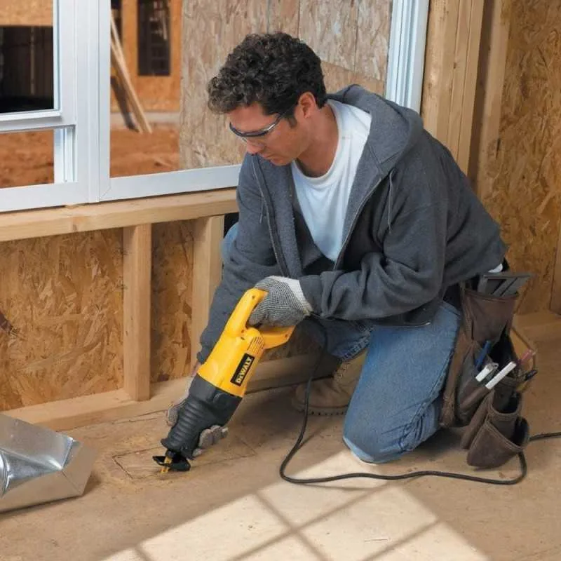 Sierra sable con cable DeWalt DW304PK-B2 de 1 000 W y 2 800 cpm con maleta · foto 4
